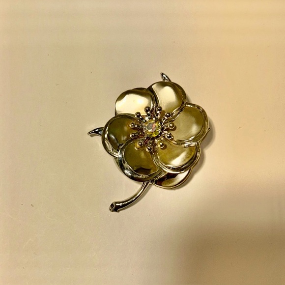 Silver Matte and Glossy Flower Brooch with a Aurora borealis Crystal - Picture 13 of 13